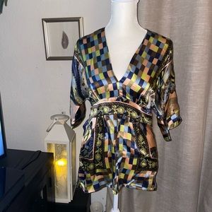 ✨2 for $30✨ Beautiful 100% silk top by Single